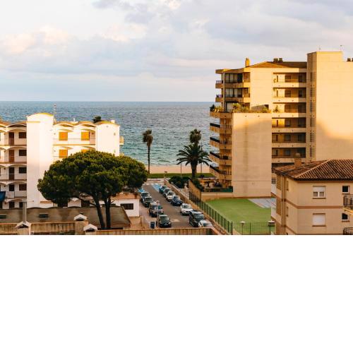 Apartment with large sea view terrace one minute walk from the beach