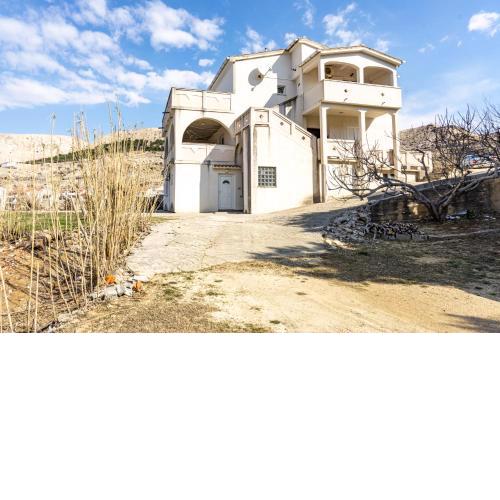 Apartment with mountain and seaview close to the beach
