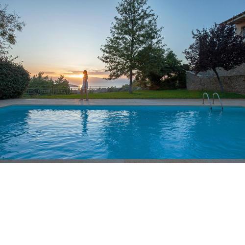 Apartment with pool and see view