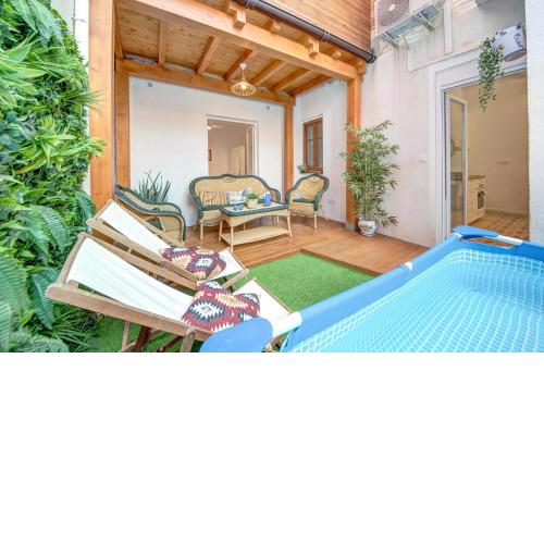 Apartment with pool by the beach