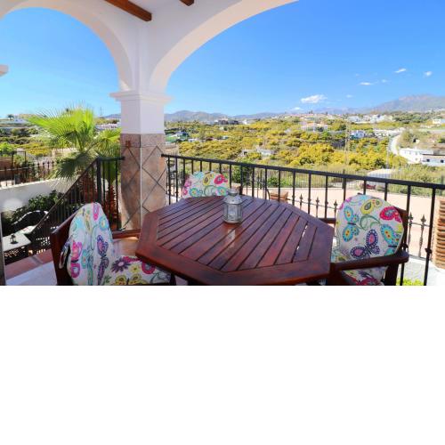 Apartment with private terrace and views by Spainsunrentals
