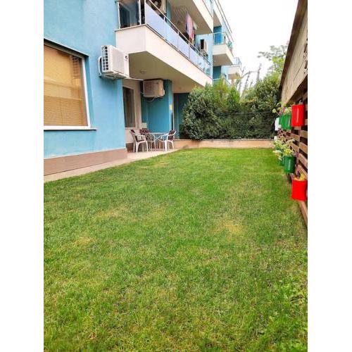 Apartment with private yard and BBQ