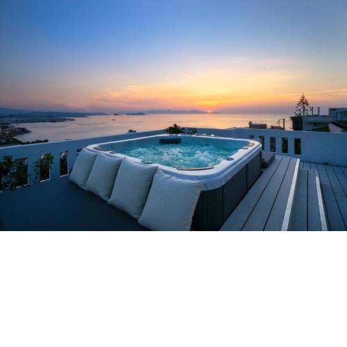 Apartment with Rooftop Hot Tub