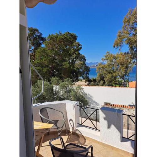 Apartment with sea view and balcony 60m from beach