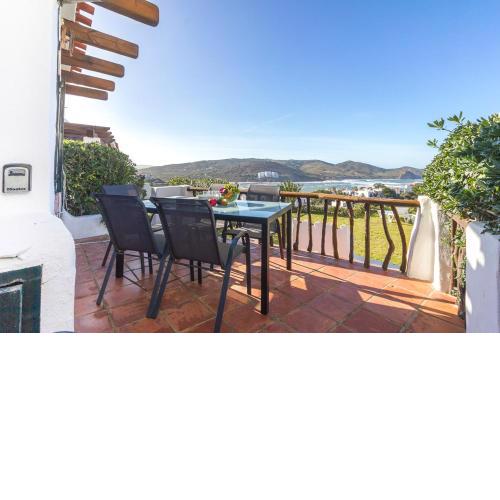 Apartment with Sea View and Garden.