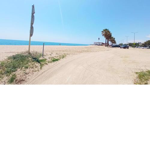 Apartment with sea views 50m from the beach