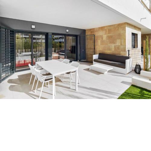 Apartment with terrace in Flamenco village urbanization