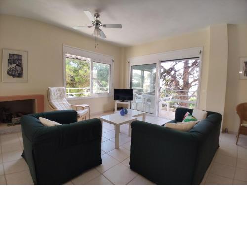 Apartment with view in Saronida
