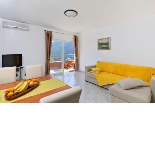 Apartment Zrnovnica