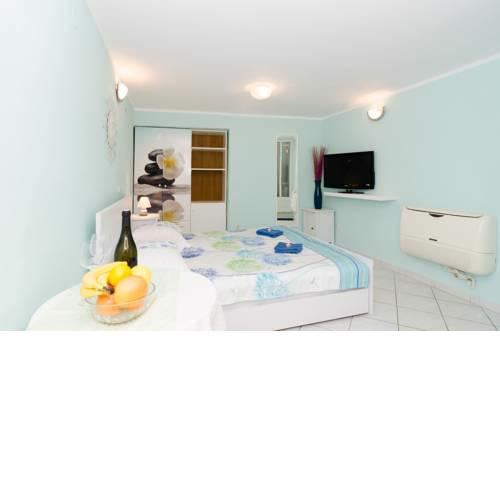 Apartments 4M
