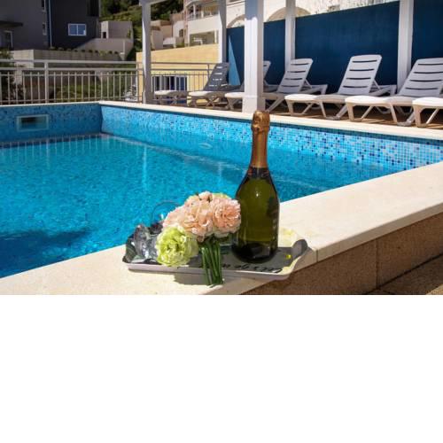 Apartments Ambiente mit Pool