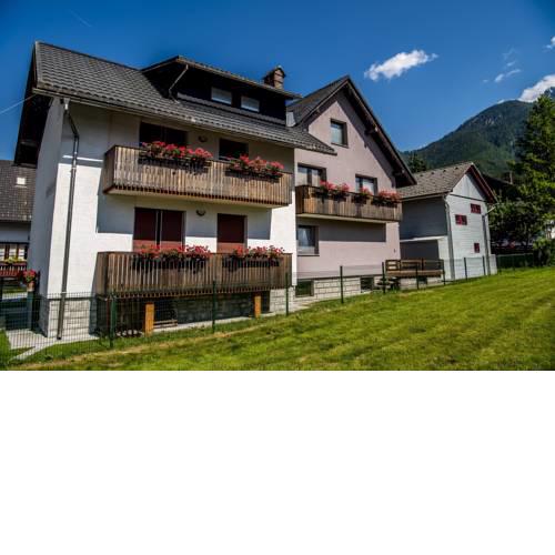 Apartments and Holiday Home Grohar