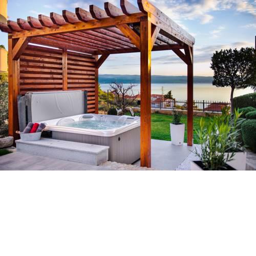 Apartments and rooms Anka