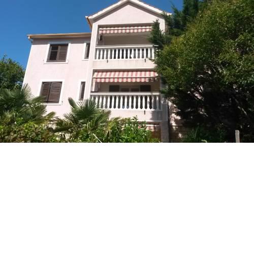 Apartments and Rooms Biserka