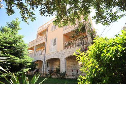 Apartments and Rooms Maris