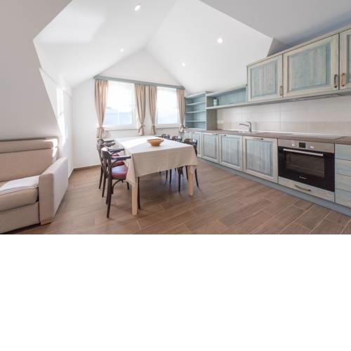 Apartments and rooms Tolc