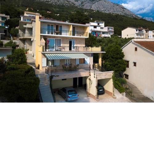 Apartments and rooms with parking space Brela, Makarska - 2717