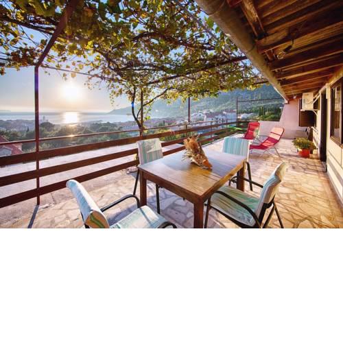 Apartments and rooms with parking space Komiza, Vis - 8844