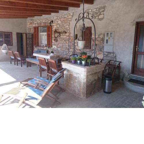 Apartments and rooms with parking space Loborika, Pula - 12983