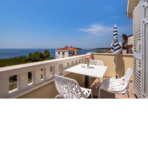 Apartments and rooms with parking space Rogoznica - 10339