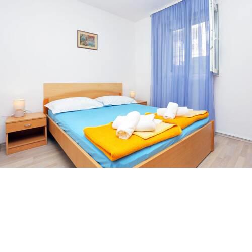 Apartments and rooms with parking space Tucepi, Makarska - 5263