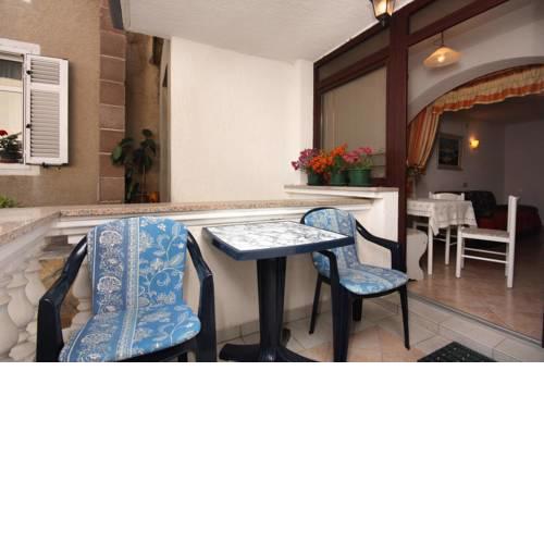 Apartments and rooms with parking space Vrbnik, Krk - 5301