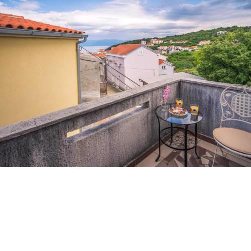 Apartments and rooms with parking space Vrbnik, Krk - 5302