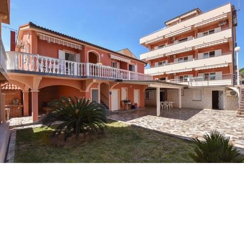 Apartments Besty Novalja