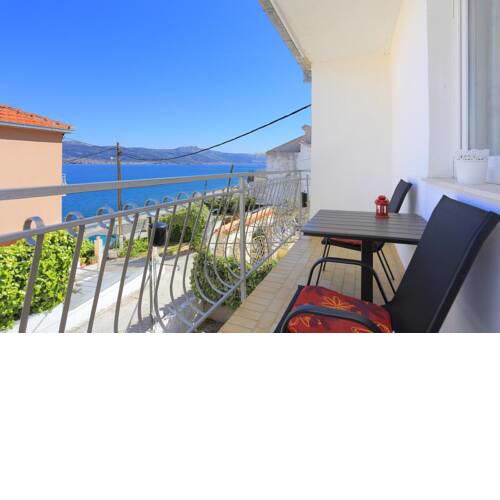 Apartments by the sea Arbanija, Ciovo - 18224