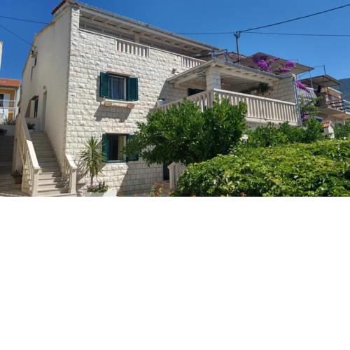 Apartments by the sea Bol, Brac - 13121