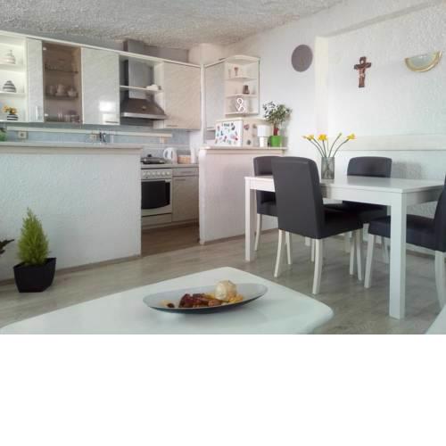Apartments by the sea Brist, Makarska - 11039