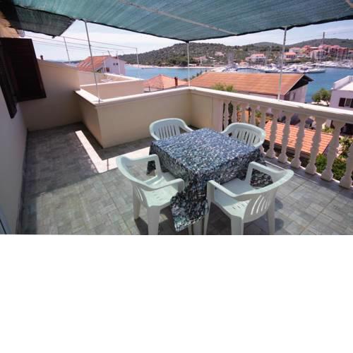 Apartments by the sea Jezera, Murter - 5063