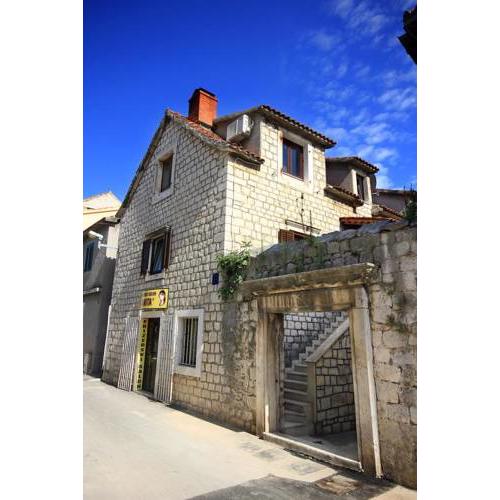 Apartments by the sea Kastel Stafilic, Kastela - 10264