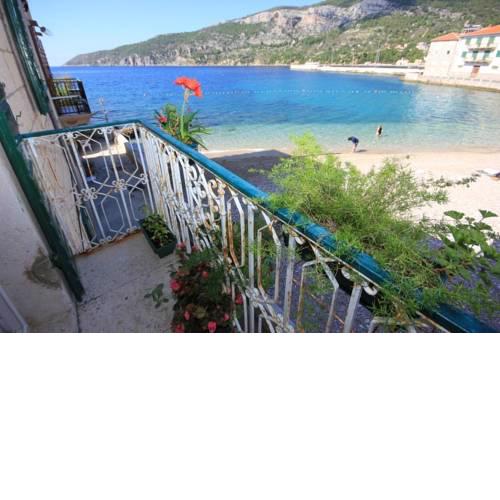 Apartments by the sea Komiza, Vis - 8533