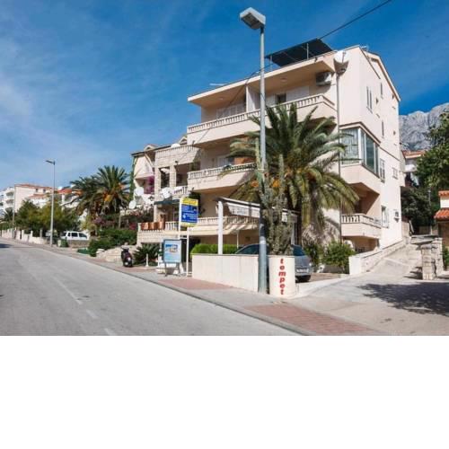 Apartments by the sea Makarska - 16720