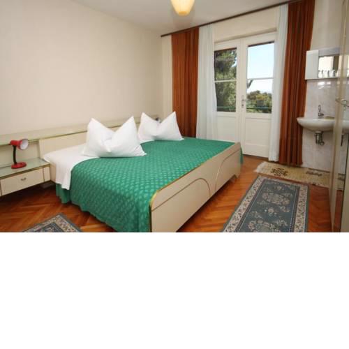 Apartments by the sea Makarska - 6717