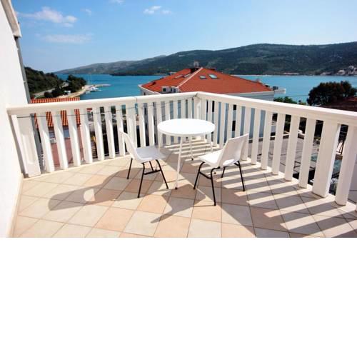 Apartments by the sea Marina, Trogir - 10003
