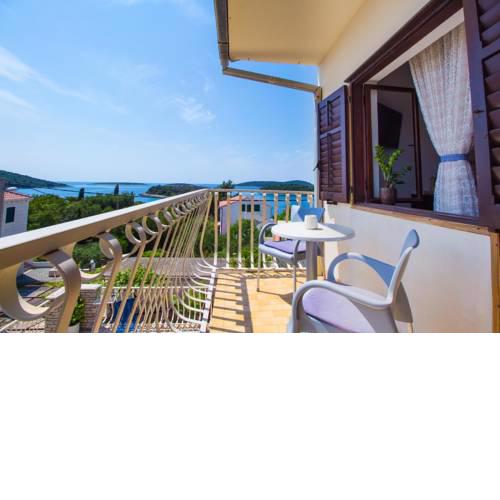 Apartments by the sea Maslinica, Solta - 776