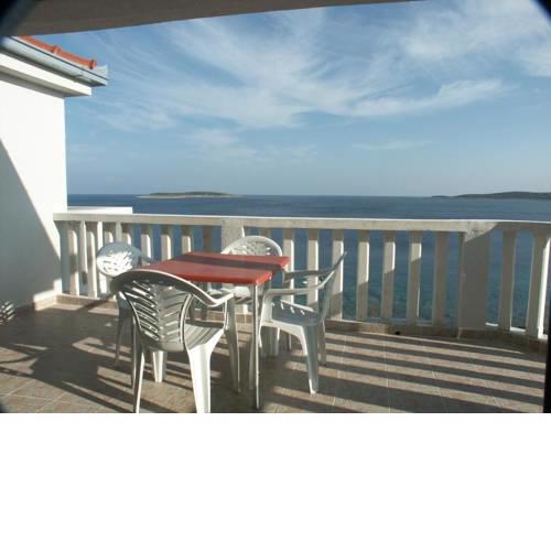 Apartments by the sea Milna, Vis - 3036