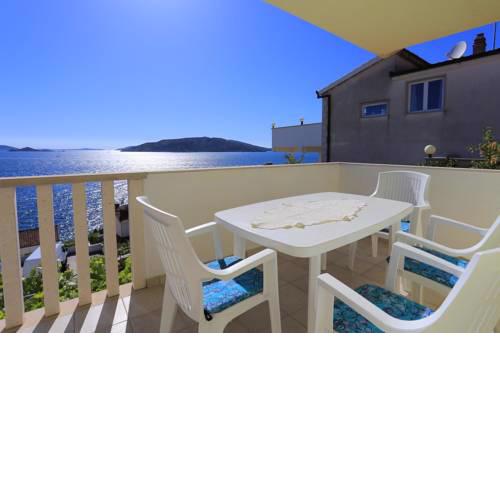 Apartments by the sea Okrug Donji, Ciovo - 17232