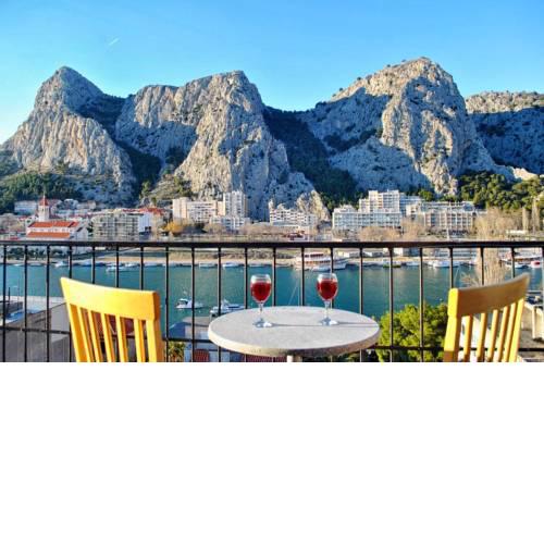 Apartments by the sea Omis - 2822