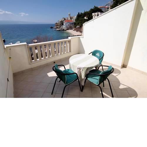 Apartments by the sea Pisak, Omis - 1070