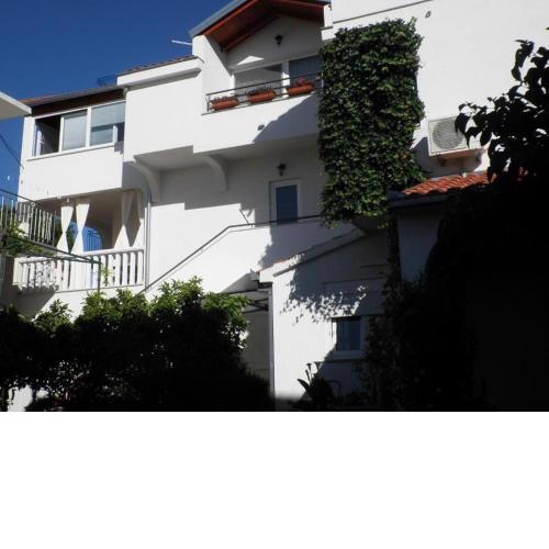 Apartments by the sea Primosten - 19232