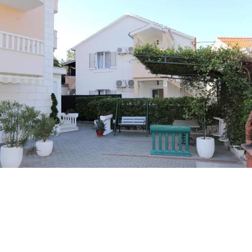 Apartments by the sea Promajna, Makarska - 10329