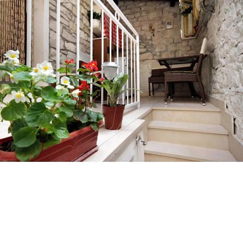 Apartments by the sea Pucisca, Brac - 770
