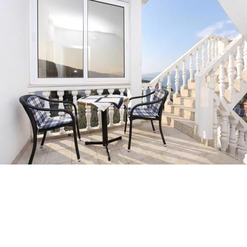 Apartments by the sea Slatine, Ciovo - 10355