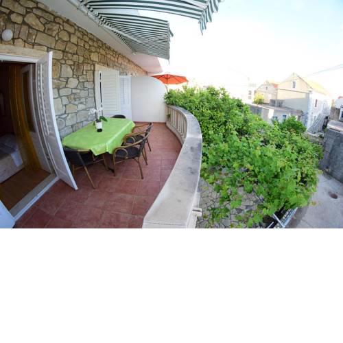 Apartments by the sea Sucuraj, Hvar - 16404