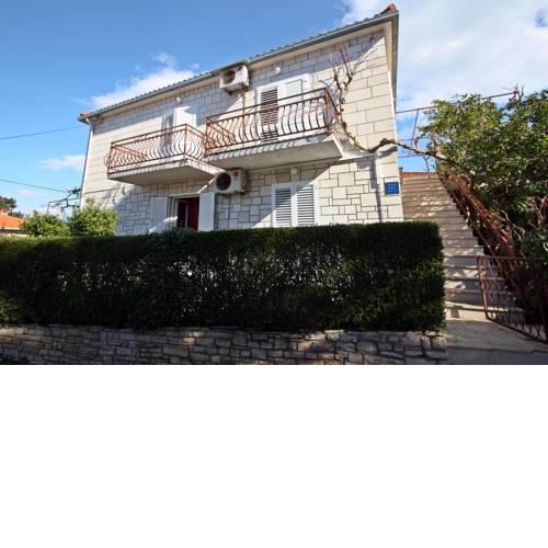 Apartments by the sea Supetar, Brac - 17227