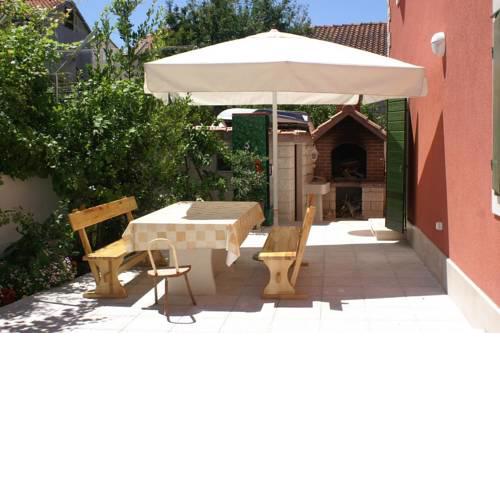 Apartments by the sea Supetar, Brac - 4274