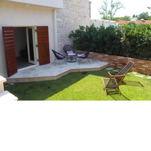 Apartments by the sea Sveti Filip i Jakov, Biograd - 17695
